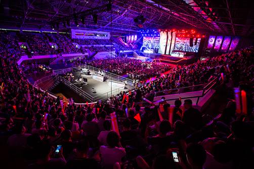 一人负责牵 一人负责牵